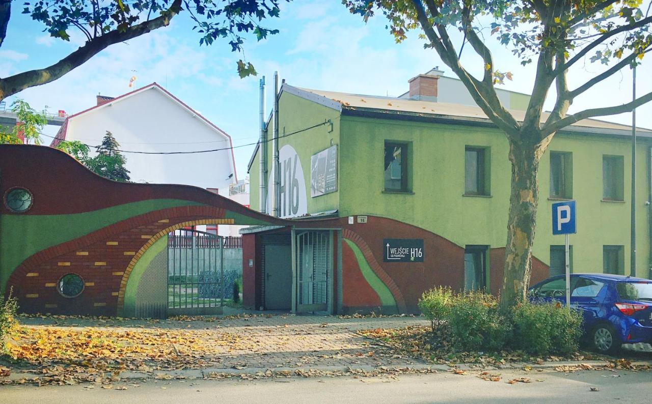 Wygodne Pokoje H16 Vandrarhem Chorzów Exteriör bild